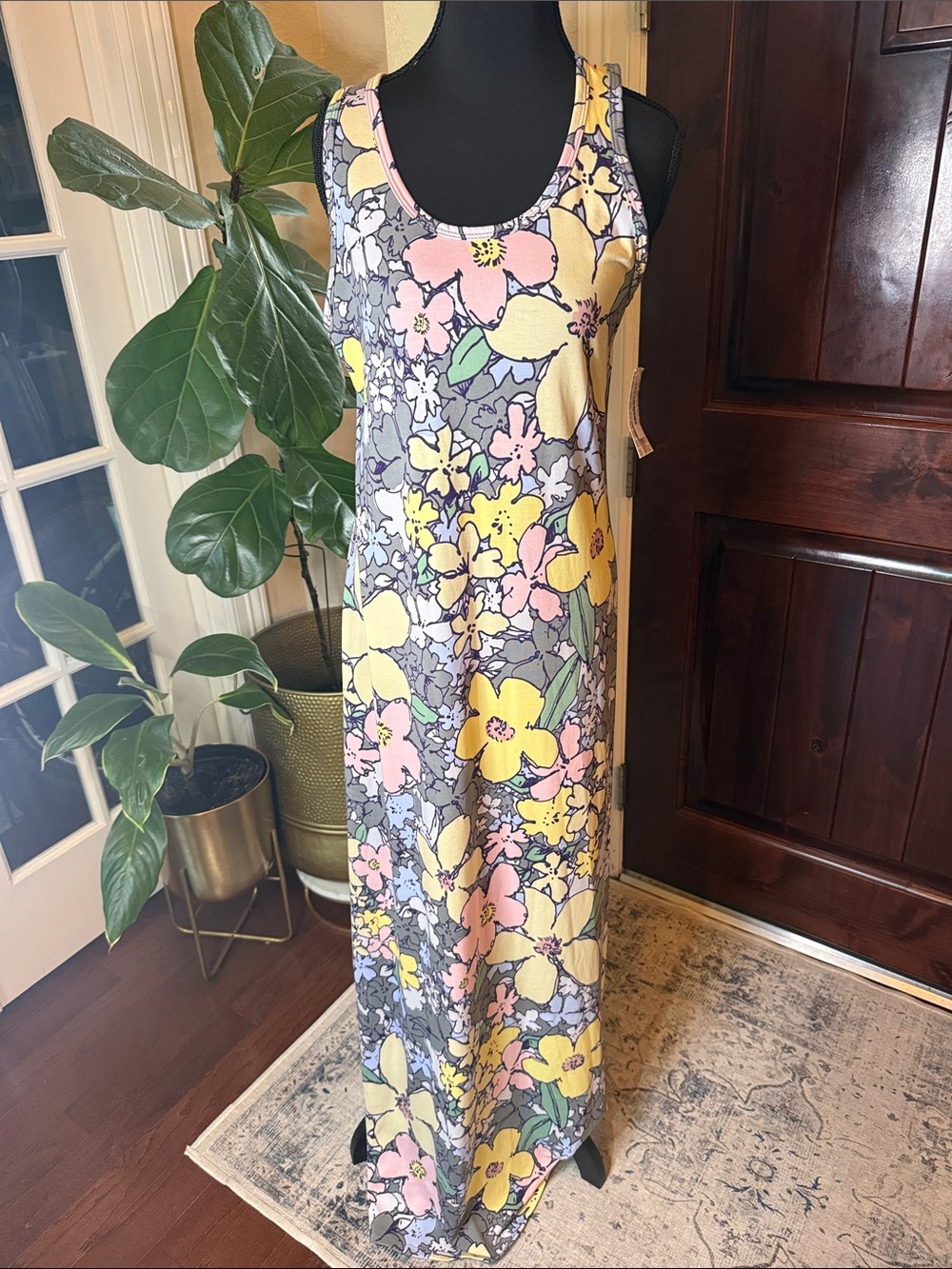LuLaRoe NWT Dani Maxi tank dress featuring a grey base with floral pattern Sz M